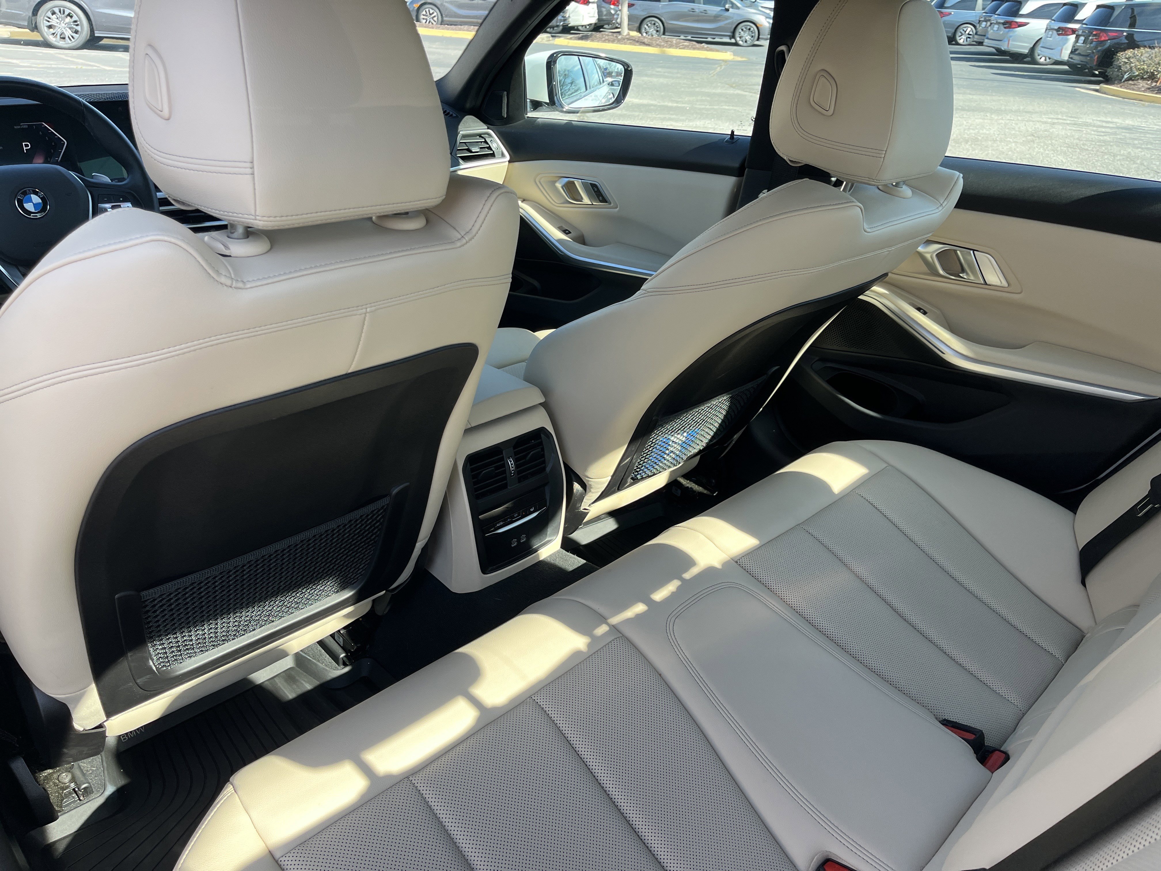 Used 2023 BMW 330i Sedan w/ Premium Package image 21