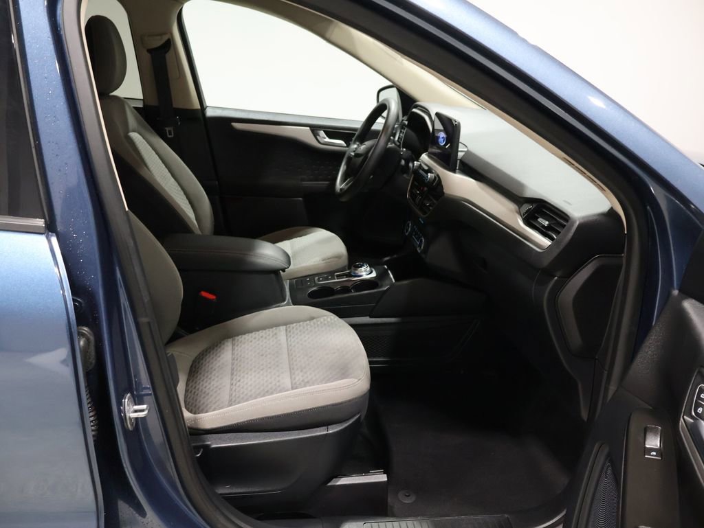 Used 2020 Ford Escape SE image 4