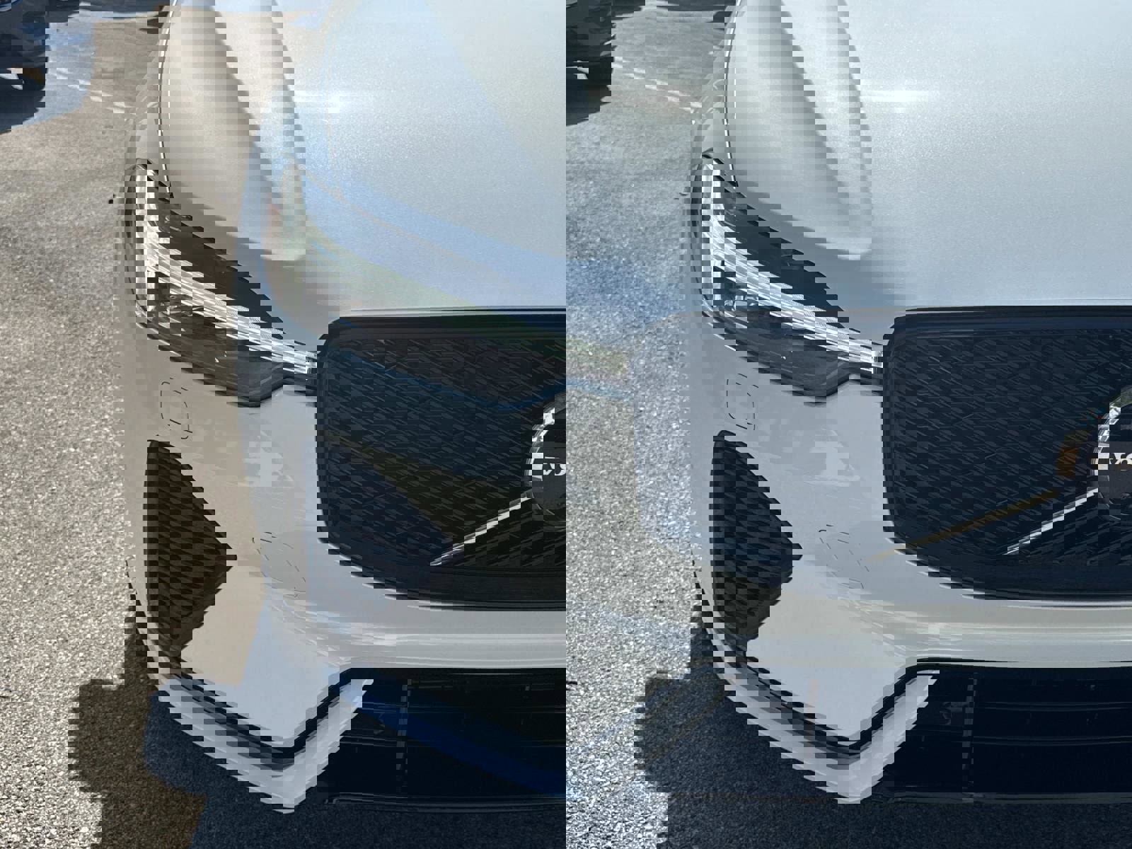 New 2026 Volvo XC60 B5 Plus w/ Climate Package image 8