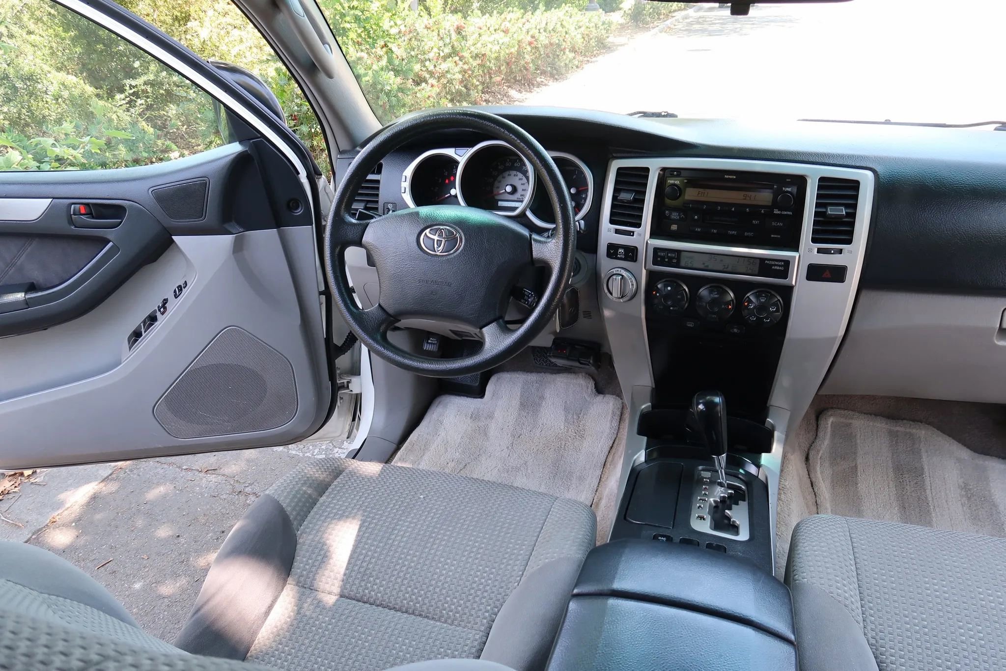 Used 2005 Toyota 4Runner Sport AWD/4WD image 32