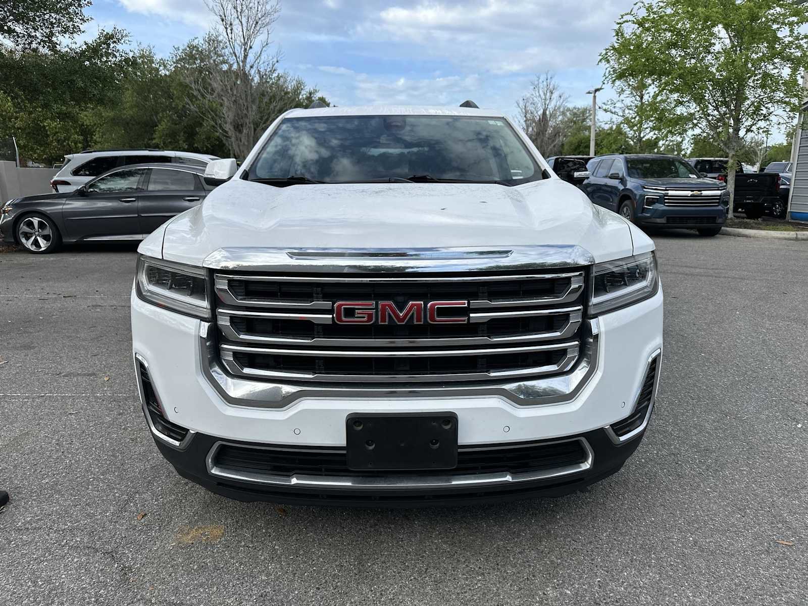 Used 2022 GMC Acadia SLE w/ Driver Convenience Package image 9