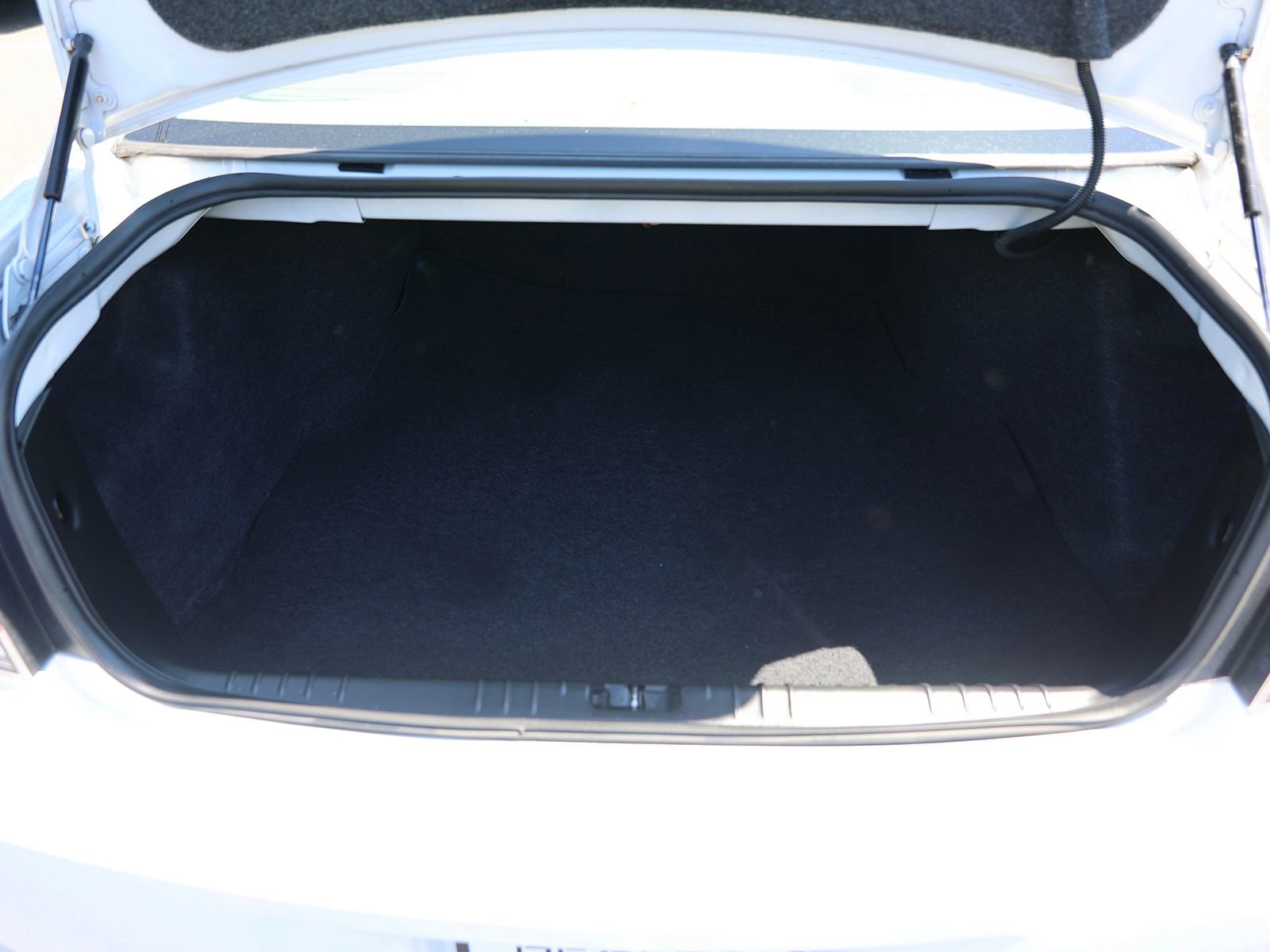 Used 2010 Chevrolet Impala LT w/ Luxury Edition Package FWD image 12
