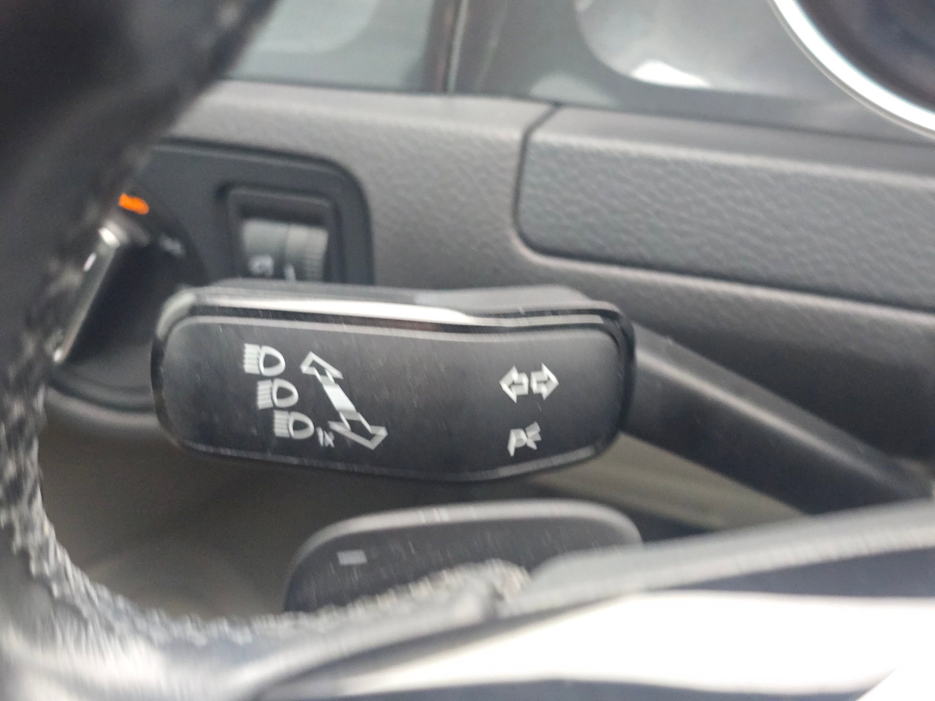 Used 2018 Volkswagen Golf SE image 39