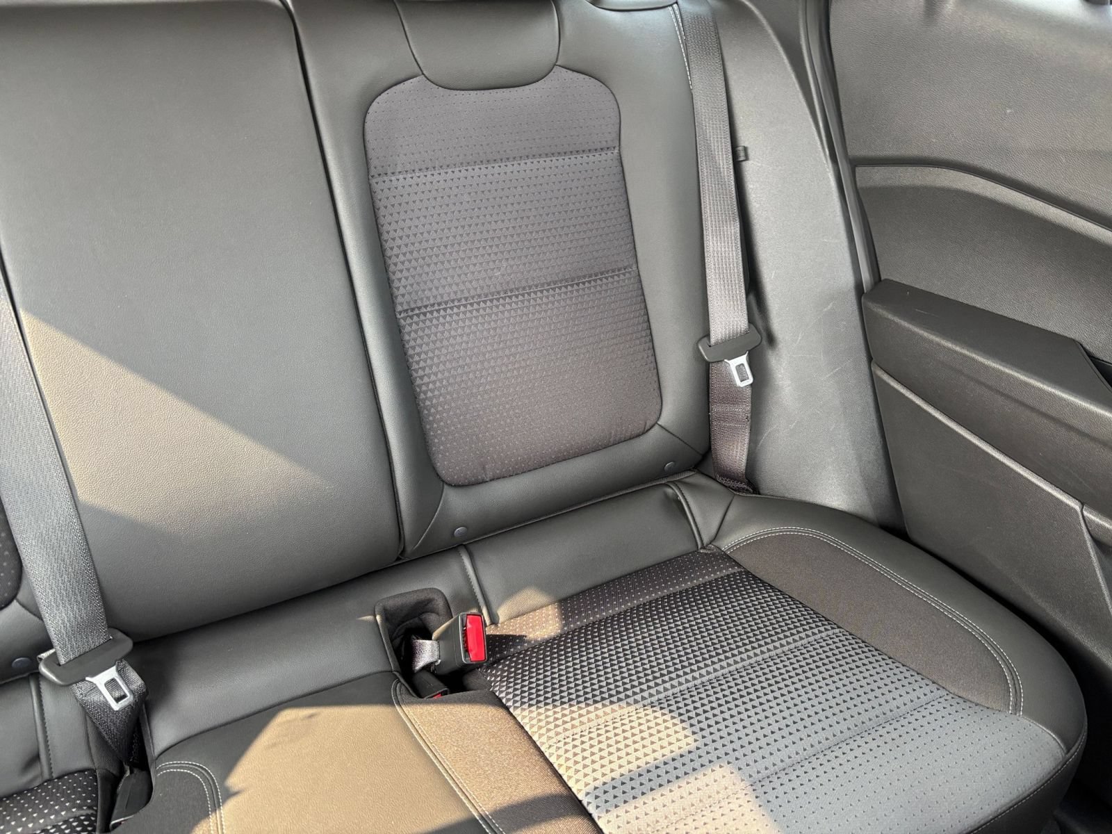 Used 2025 Chevrolet Trax LT FWD image 36