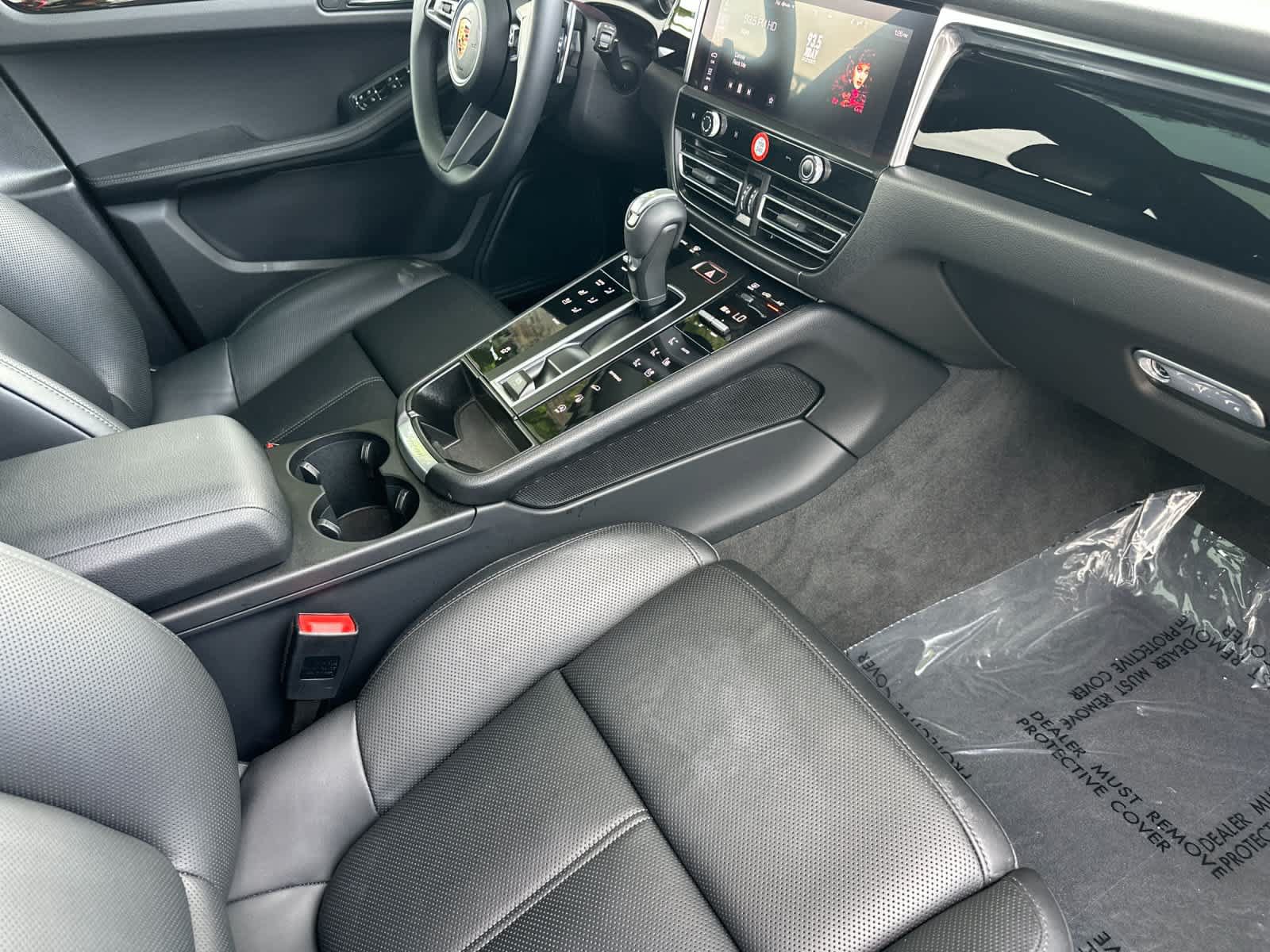 Used 2026 Porsche Macan AWD/4WD image 17