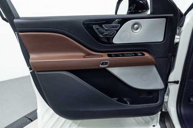 Used 2025 Lincoln Aviator Reserve w/ Equipment Group 201A image 11