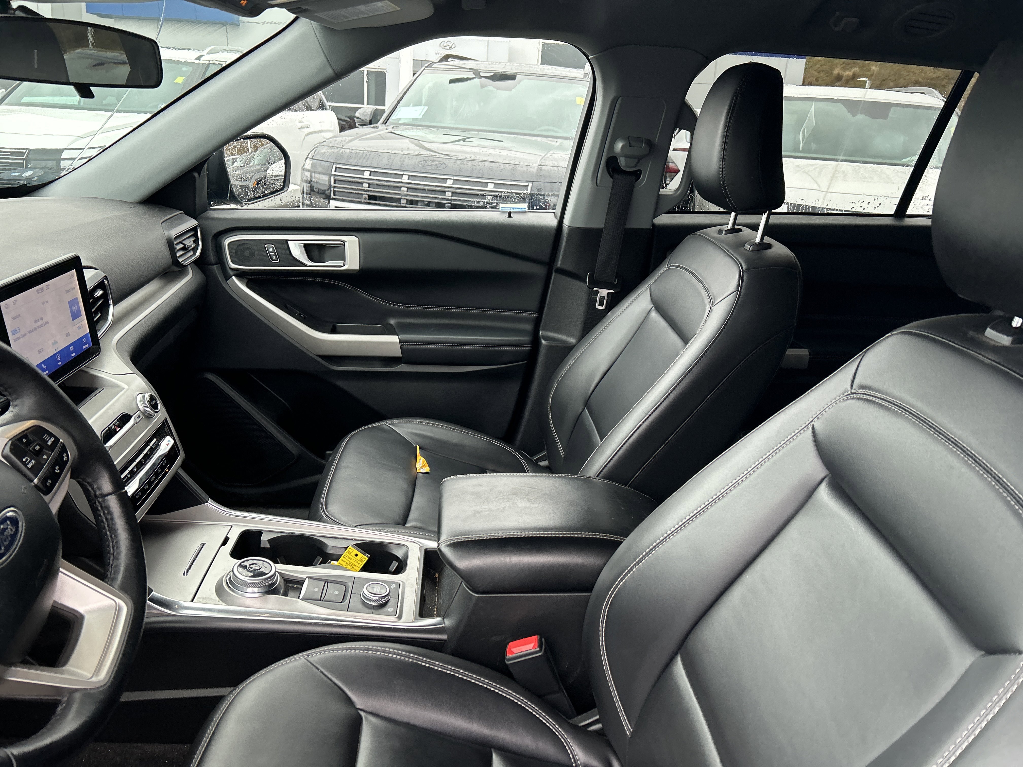 Used 2022 Ford Explorer XLT w/ Equipment Group 202A image 19