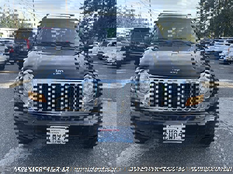 Used 2005 Jeep Liberty Limited image 2