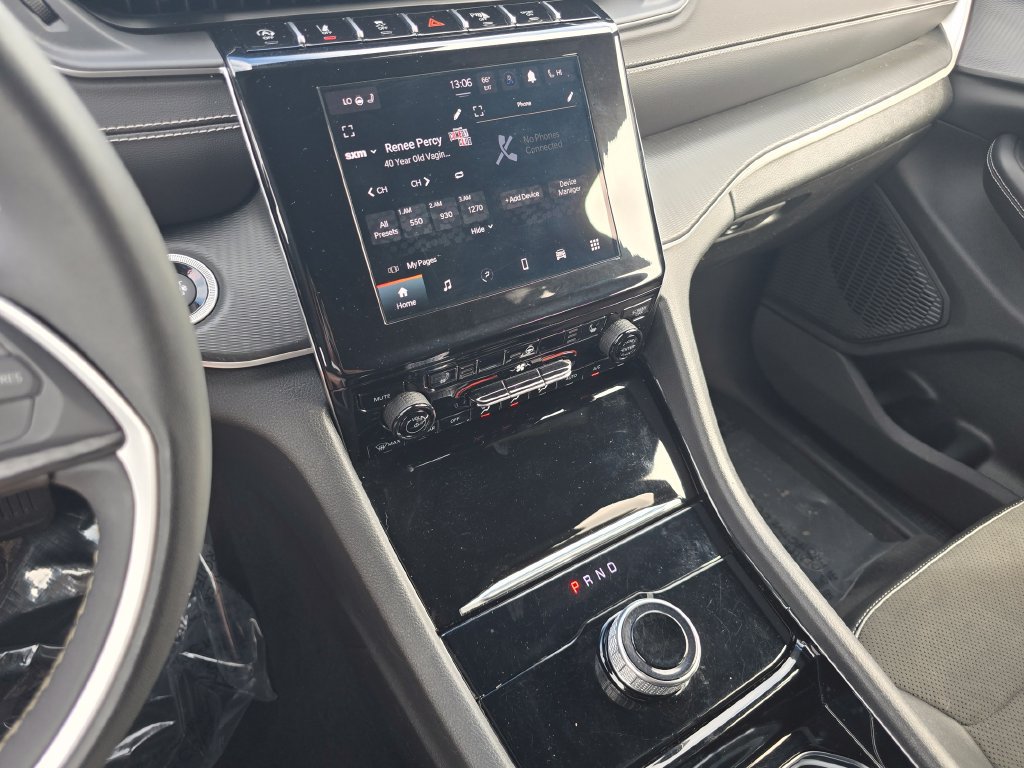 Used 2023 Jeep Grand Cherokee Altitude AWD/4WD image 29