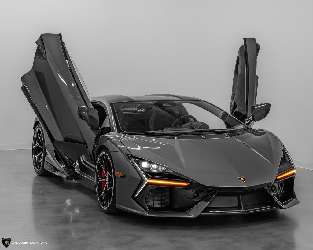 Used 2024 Lamborghini Revuelto image 2