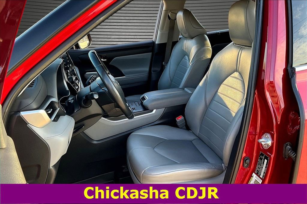 Used 2022 Toyota Highlander XLE image 20