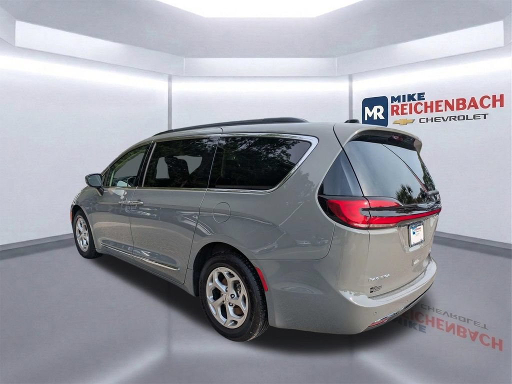 Used 2023 Chrysler Pacifica Limited FWD image 6