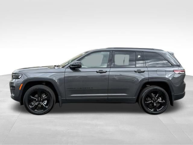 New 2025 Jeep Grand Cherokee Altitude AWD/4WD image 4