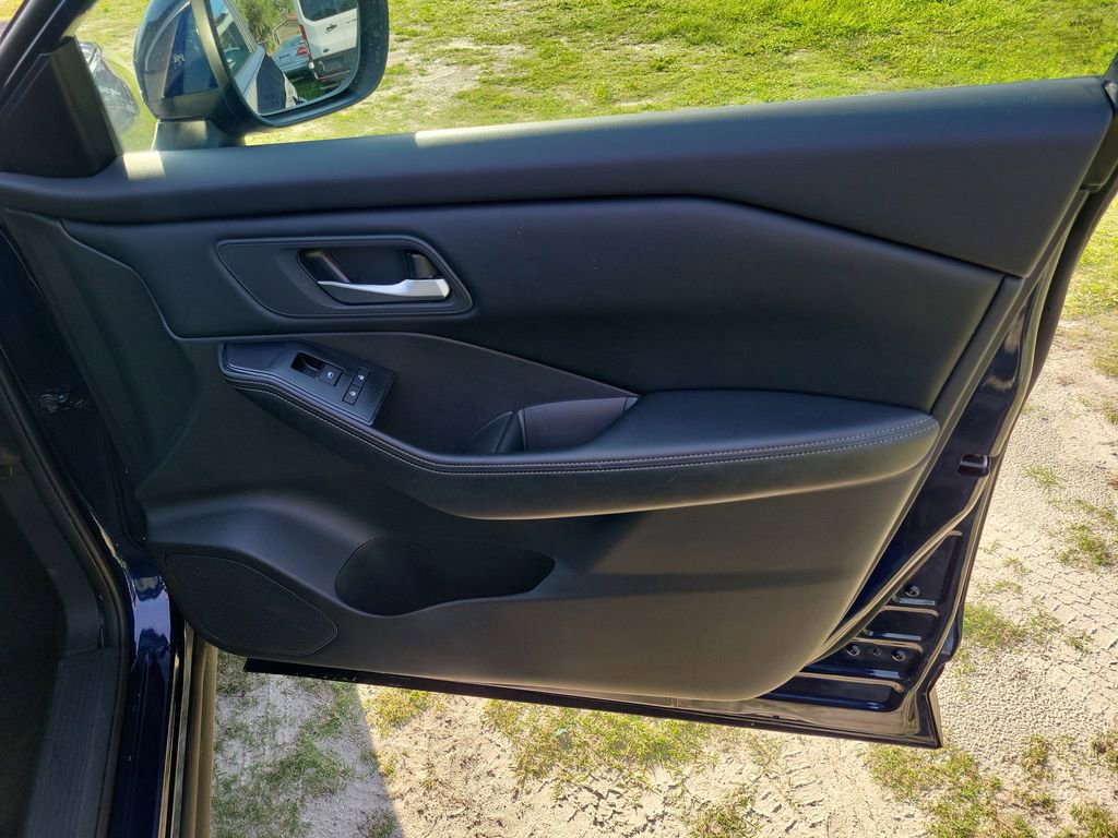Used 2024 Nissan Rogue SV AWD/4WD image 39