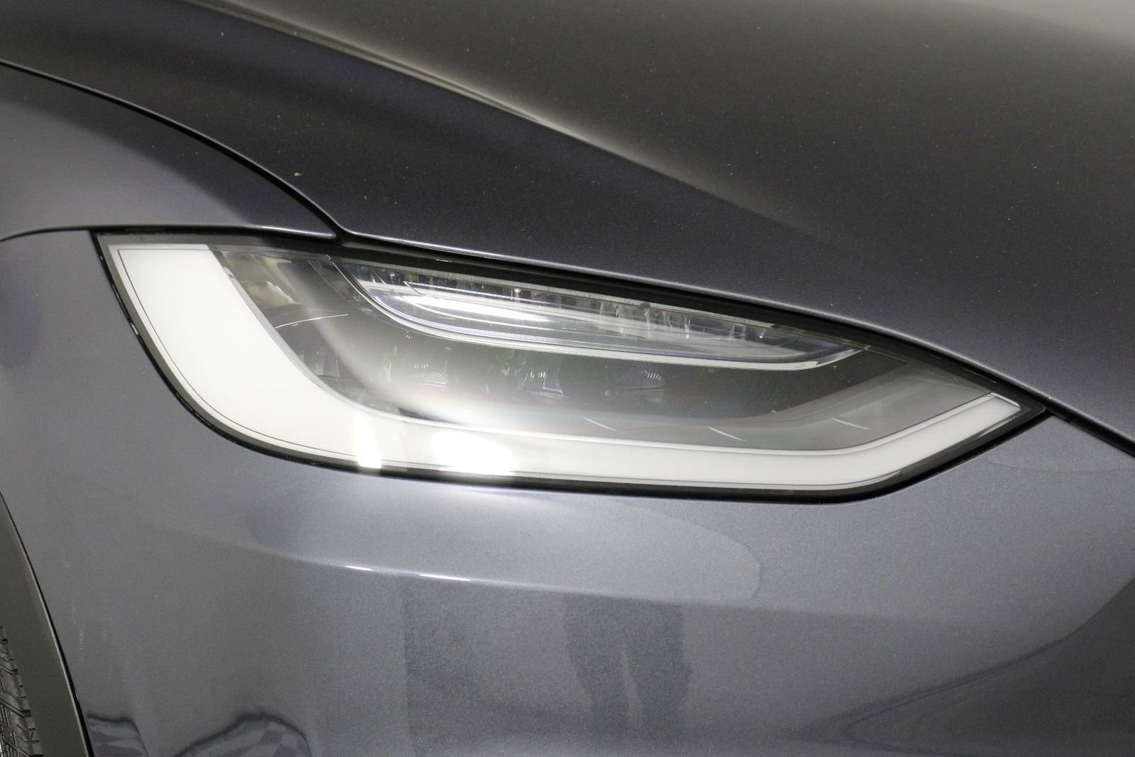 Used 2023 Tesla Model X AWD/4WD image 23