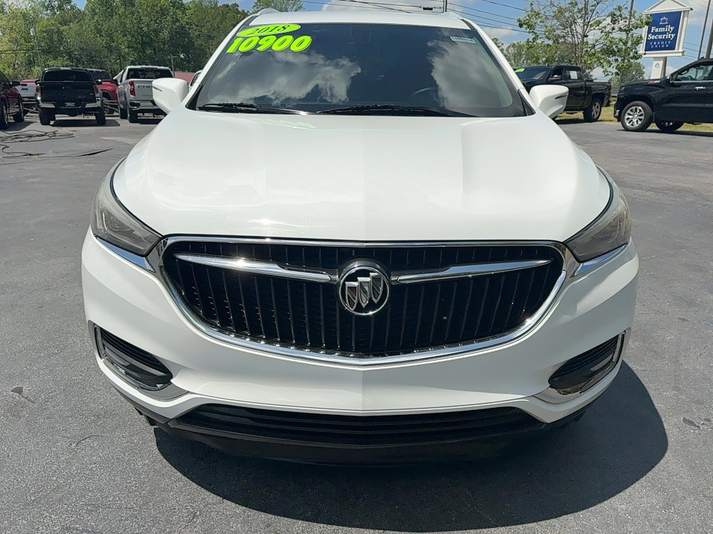 Used 2018 Buick Enclave Essence FWD image 2