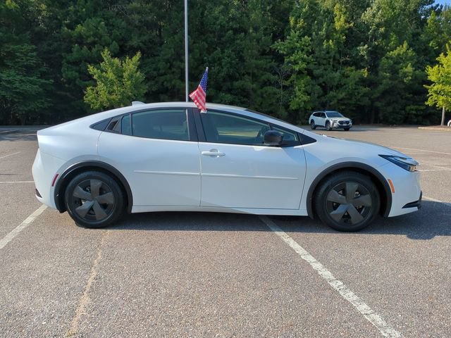 Used 2025 Toyota Prius LE FWD image 3