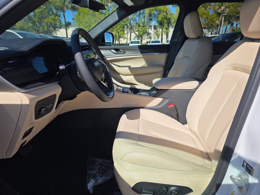 New 2026 Jeep Grand Cherokee Limited RWD image 13