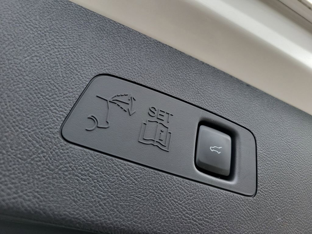 Certified 2023 Lincoln Corsair Reserve FWD image 11