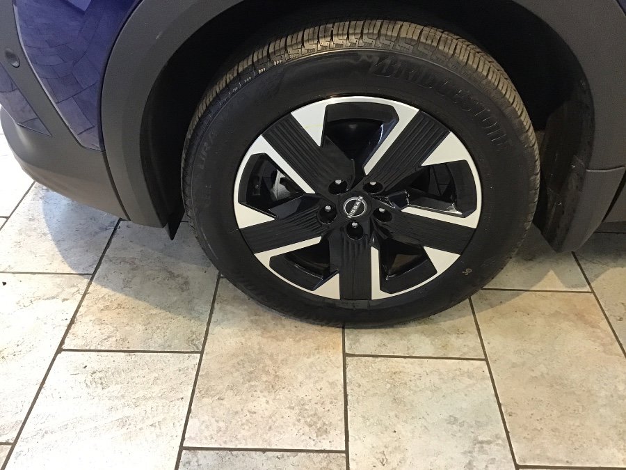 Used 2025 Nissan Kicks SR image 7