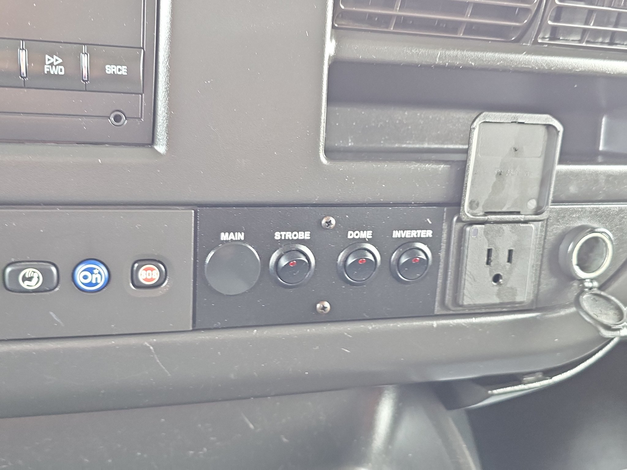 Used 2018 Chevrolet Express 2500 w/ Driver Convenience Package RWD image 27