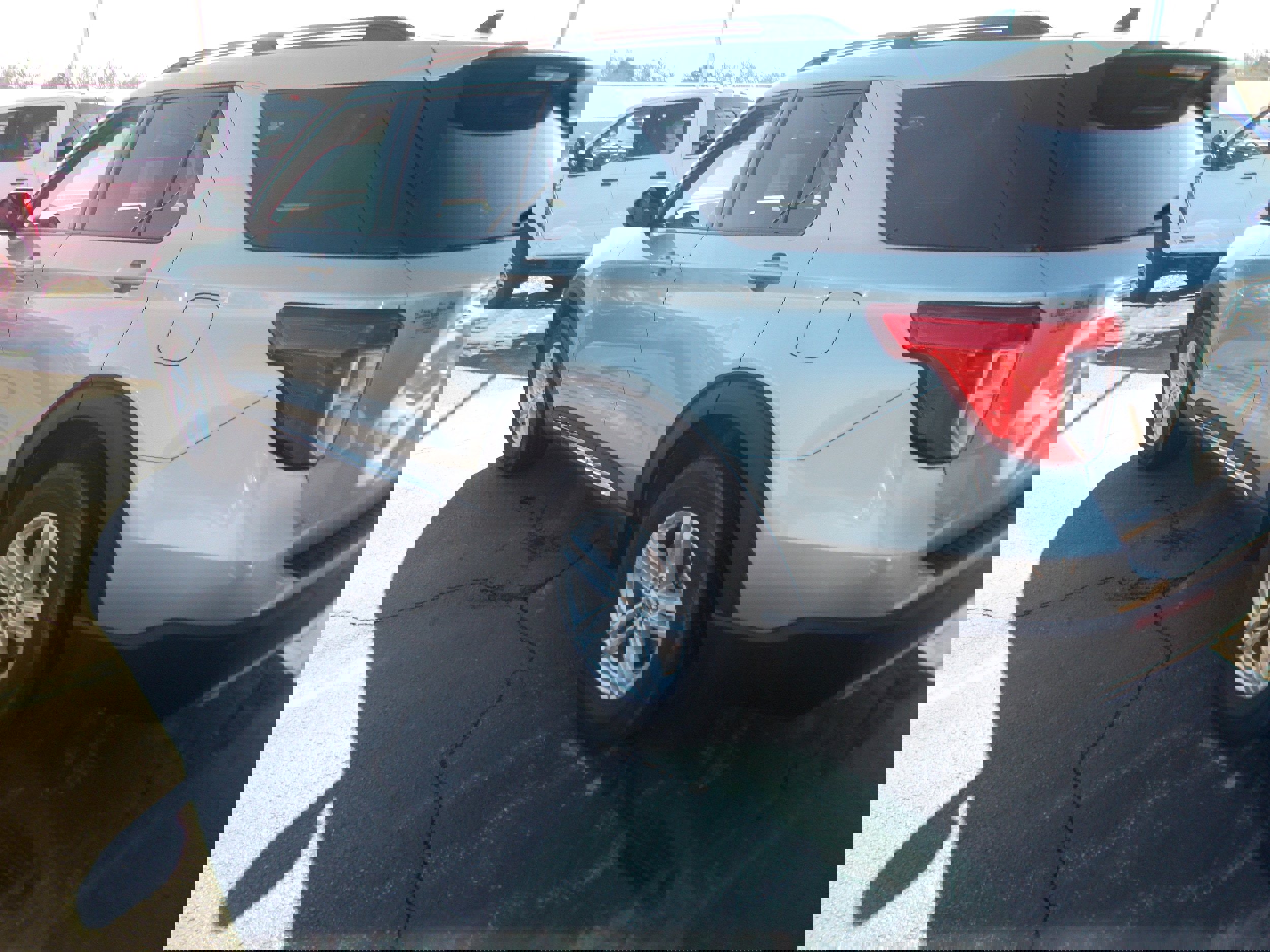 Used 2023 Ford Explorer XLT w/ Equipment Group 202A image 5