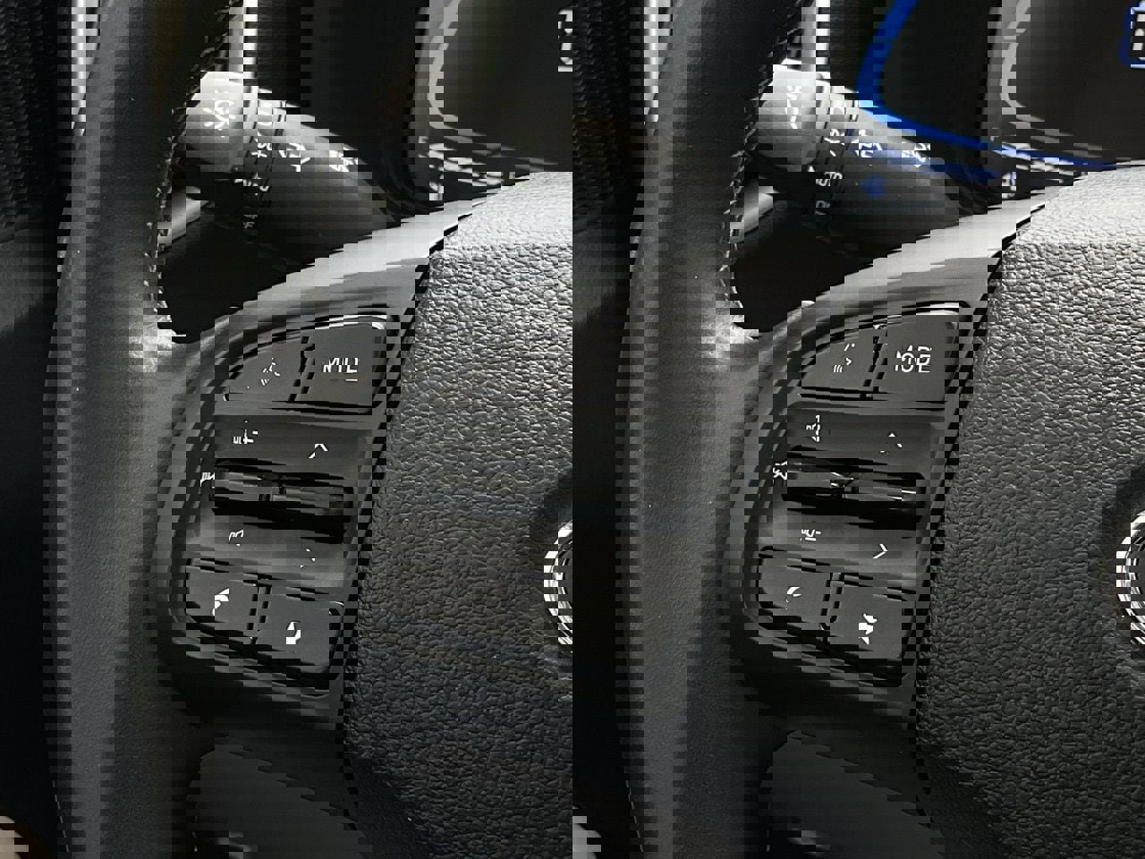 Used 2025 Hyundai Venue SEL image 25