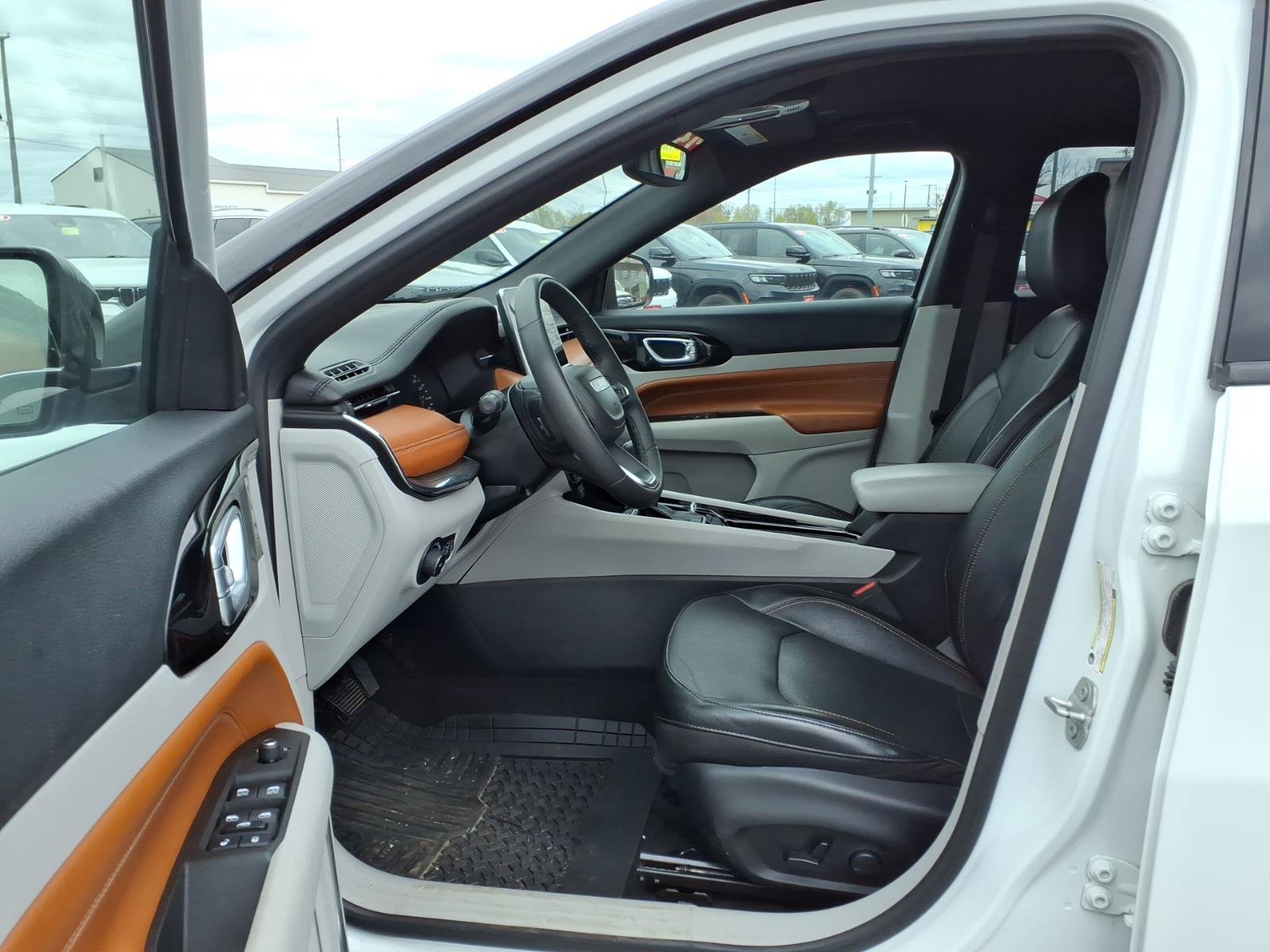 Used 2023 Jeep Compass Limited AWD/4WD image 10
