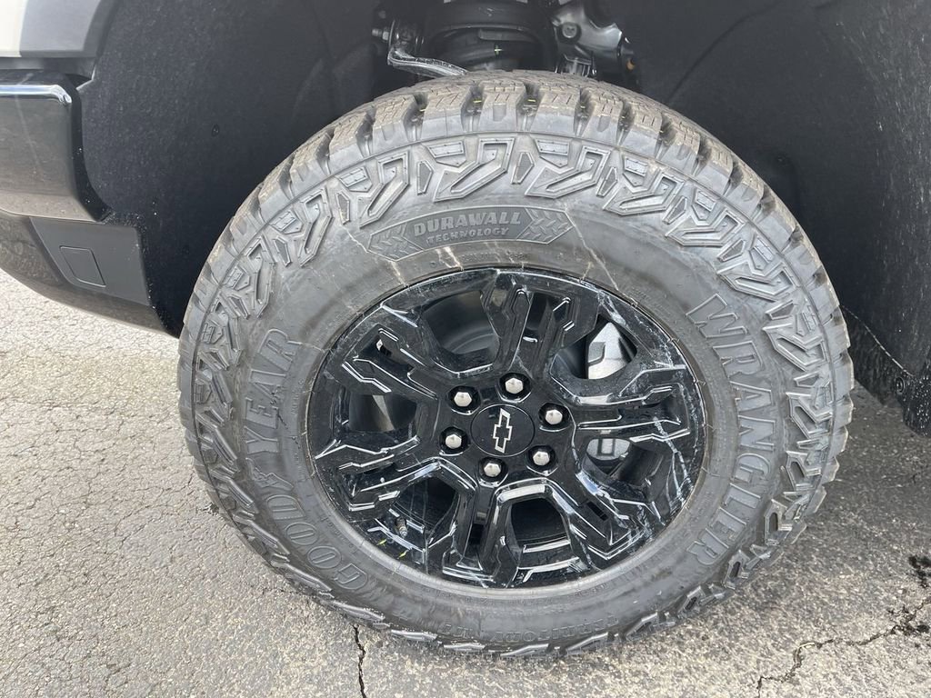 New 2026 Chevrolet Silverado 1500 ZR2 w/ Dark Appearance Package image 10