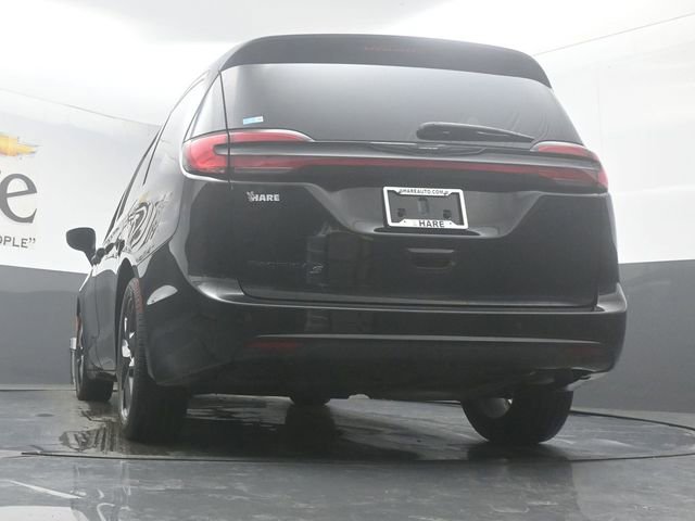 Used 2023 Chrysler Pacifica Touring-L w/ S Appearance Package FWD image 54