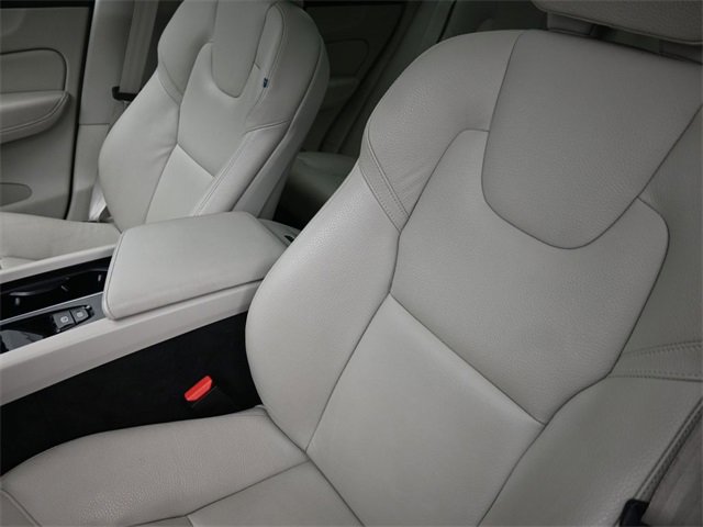 Used 2024 Volvo XC60 B5 Plus image 18