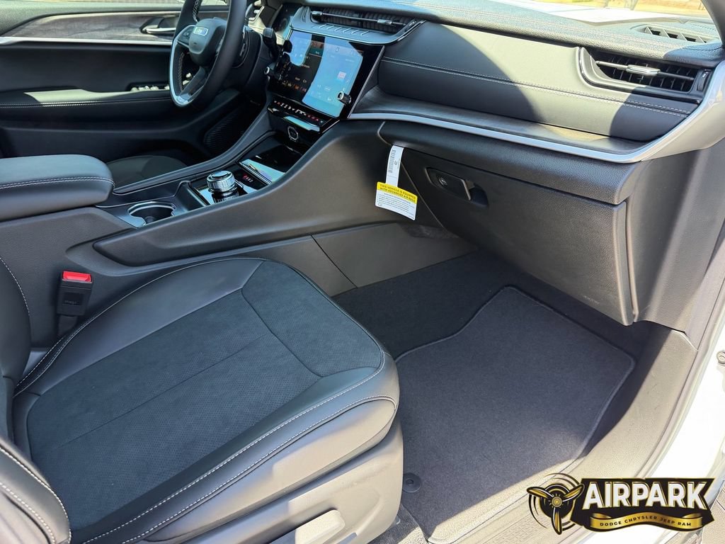 New 2026 Jeep Grand Cherokee Altitude RWD image 13