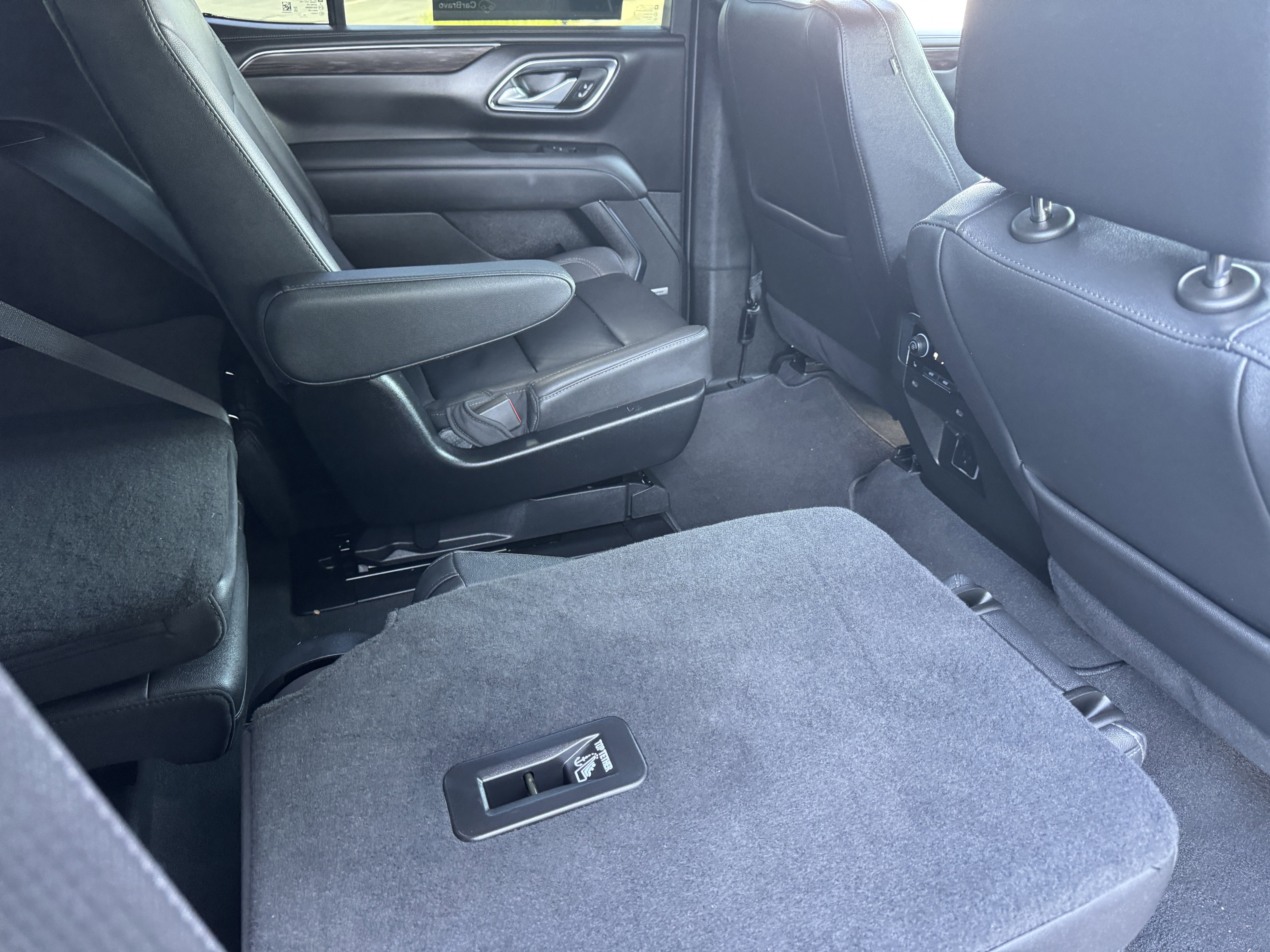 Used 2024 Chevrolet Tahoe LT w/ Luxury Package image 21