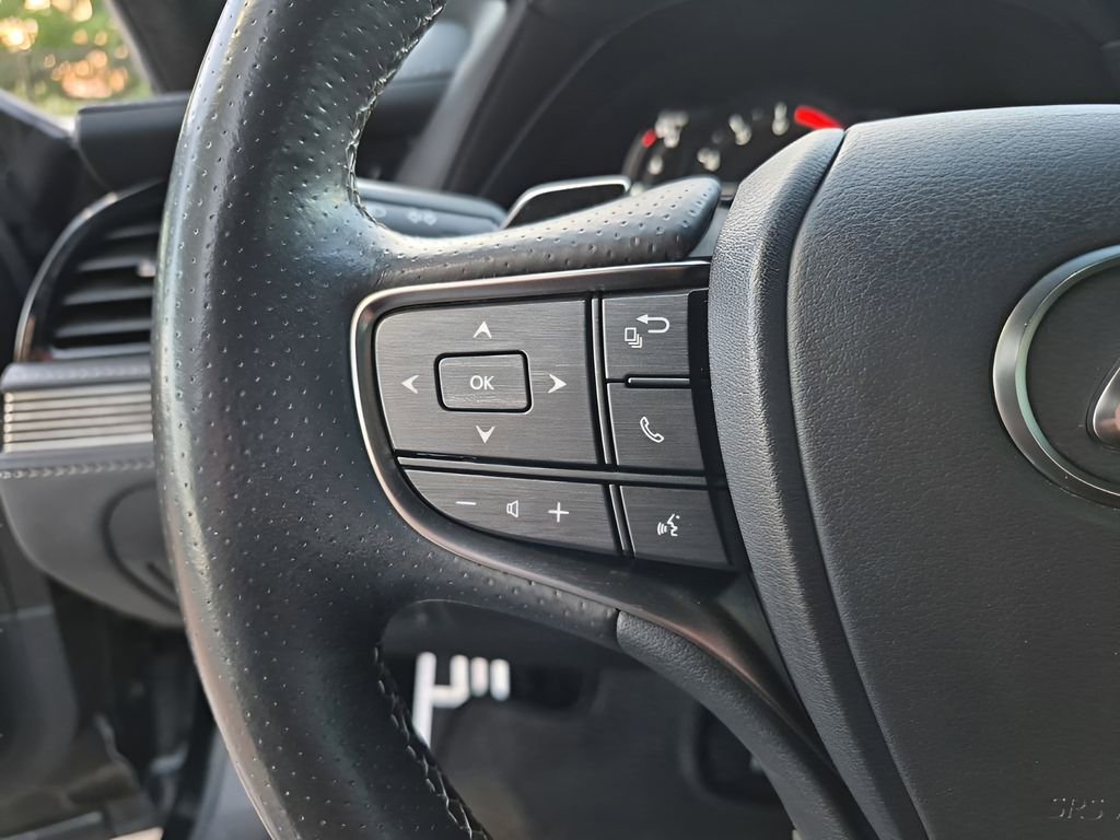 Used 2018 Lexus LS 500 F Sport w/ Accessory Package (Z2) image 33