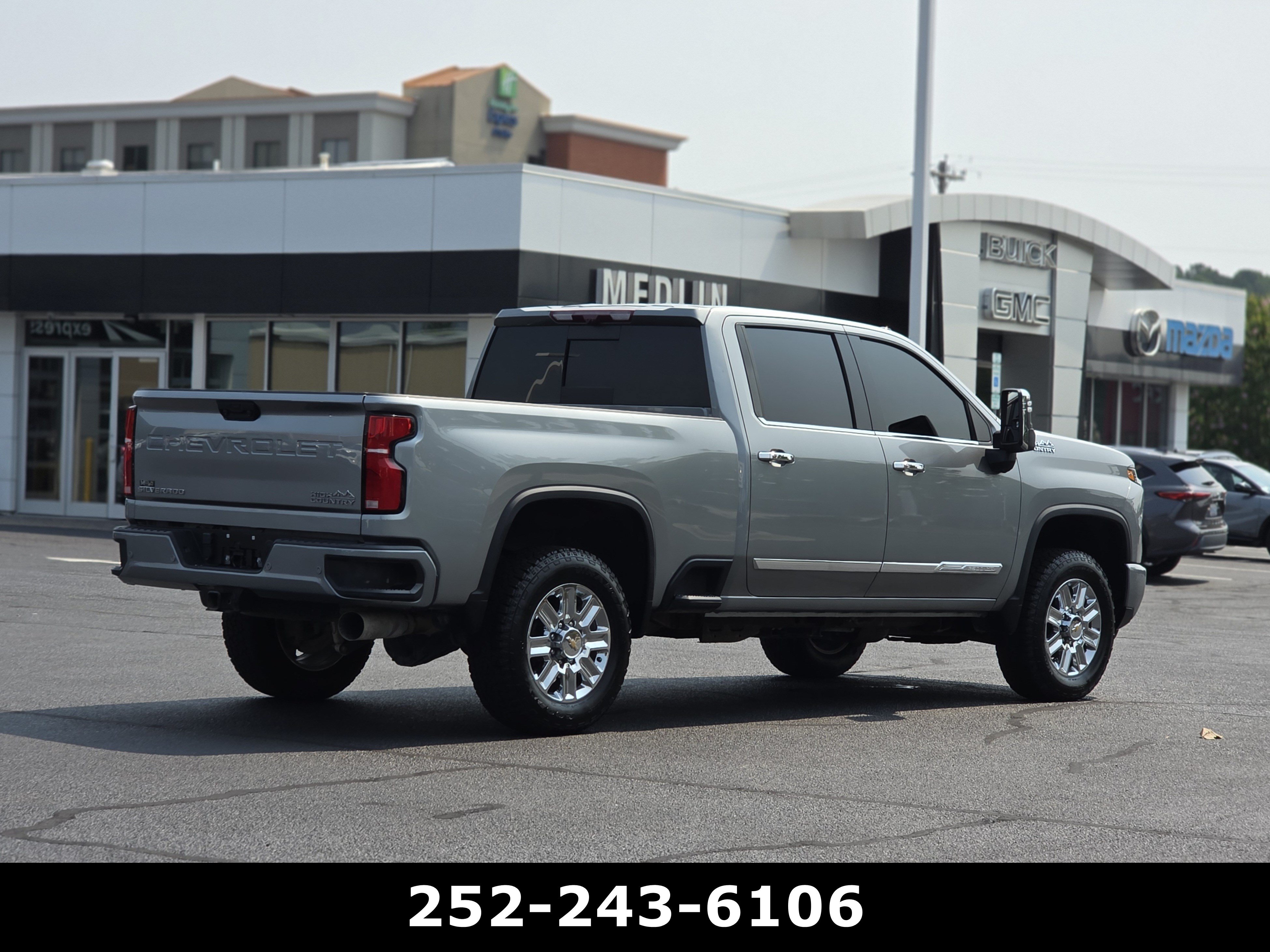 Used 2024 Chevrolet Silverado 2500 High Country w/ Technology Package AWD/4WD image 7