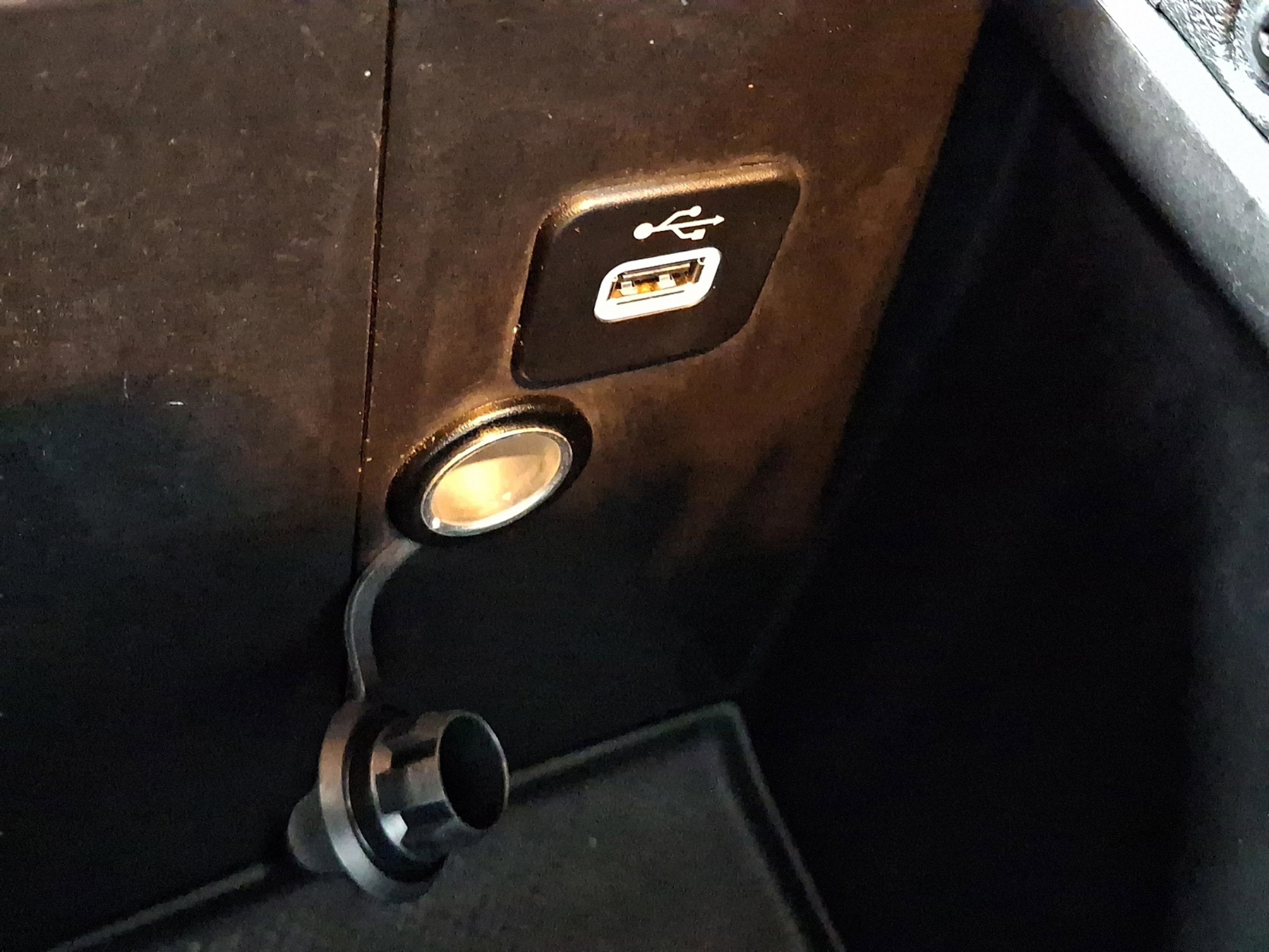 Certified 2017 Jeep Wrangler Unlimited Sahara w/ Connectivity Group image 21