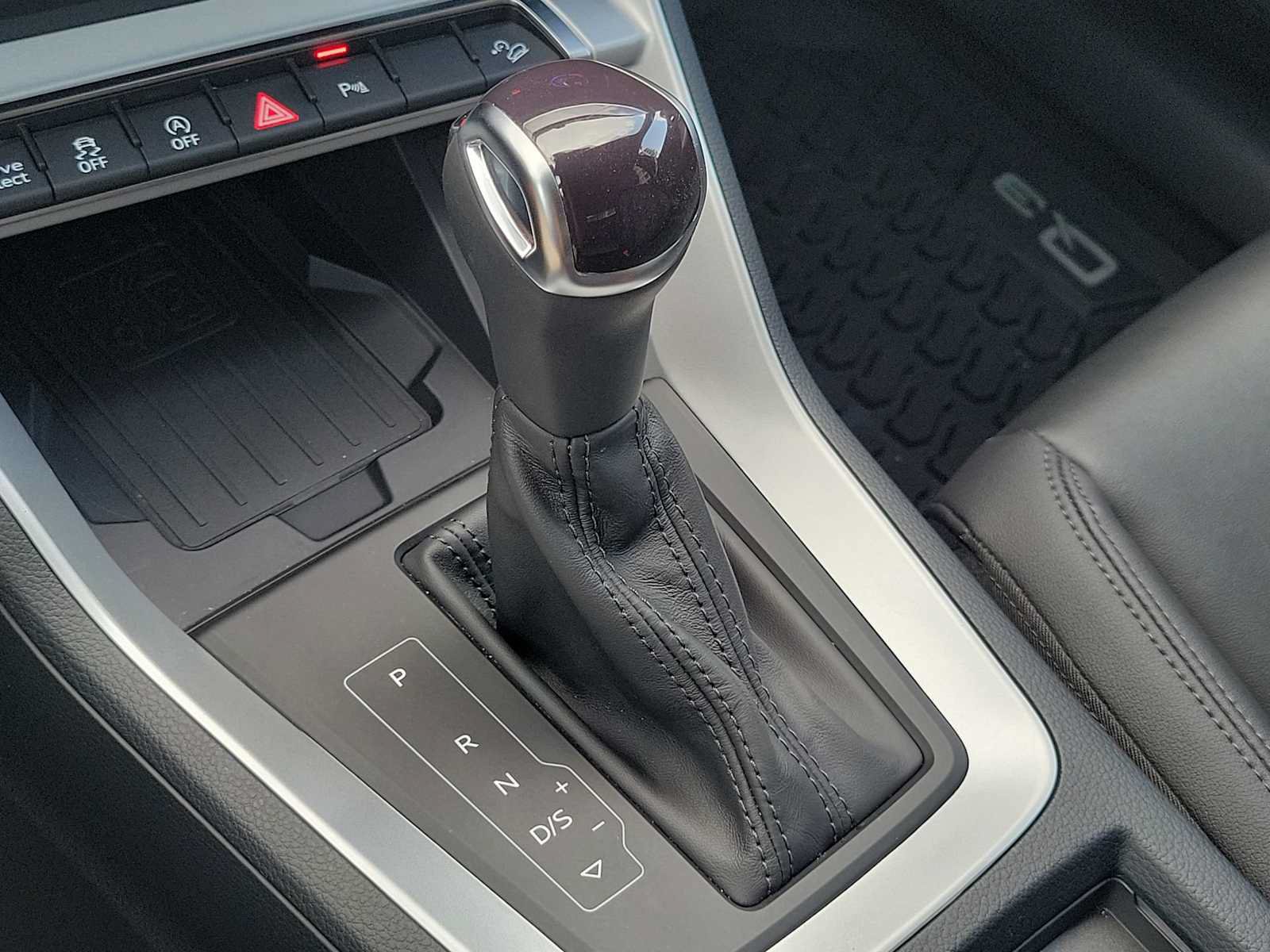 Certified 2025 Audi Q3 2.0T Premium AWD/4WD image 31