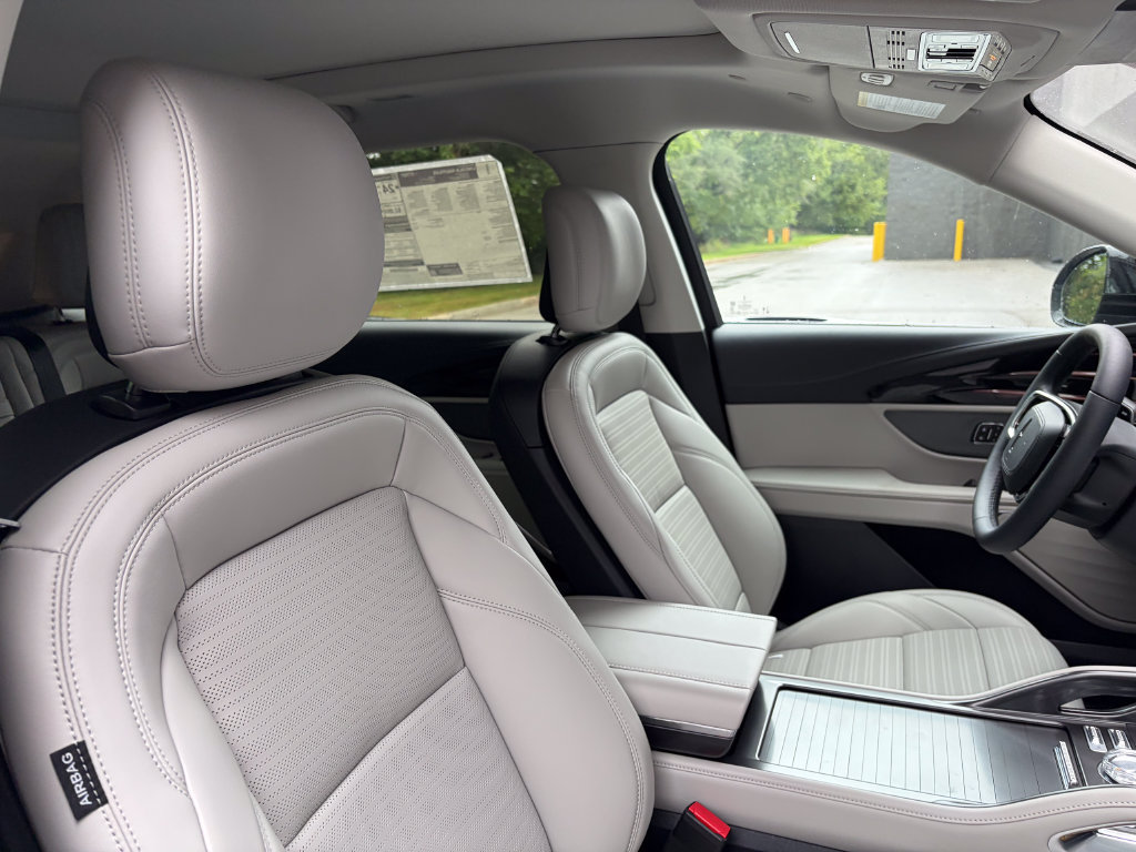 New 2026 Lincoln Nautilus Reserve w/ Jet Appearance Package AWD/4WD image 32