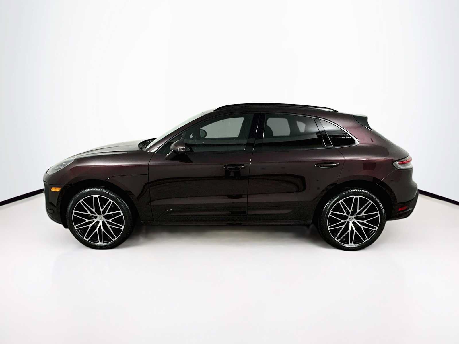Certified 2026 Porsche Macan AWD/4WD image 2