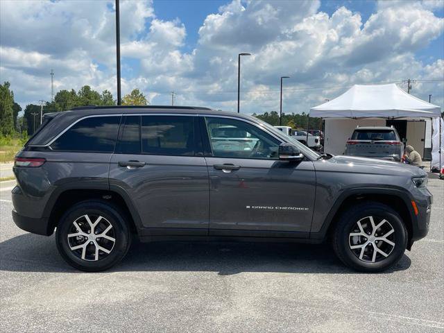 Certified 2025 Jeep Grand Cherokee Limited w/ Luxury Tech Group II AWD/4WD image 24