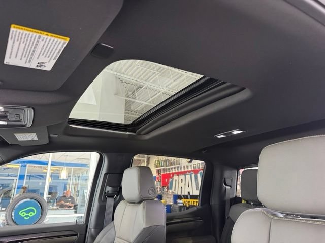 New 2026 Chevrolet Silverado 1500 ZR2 w/ Dark Appearance Package AWD/4WD image 8