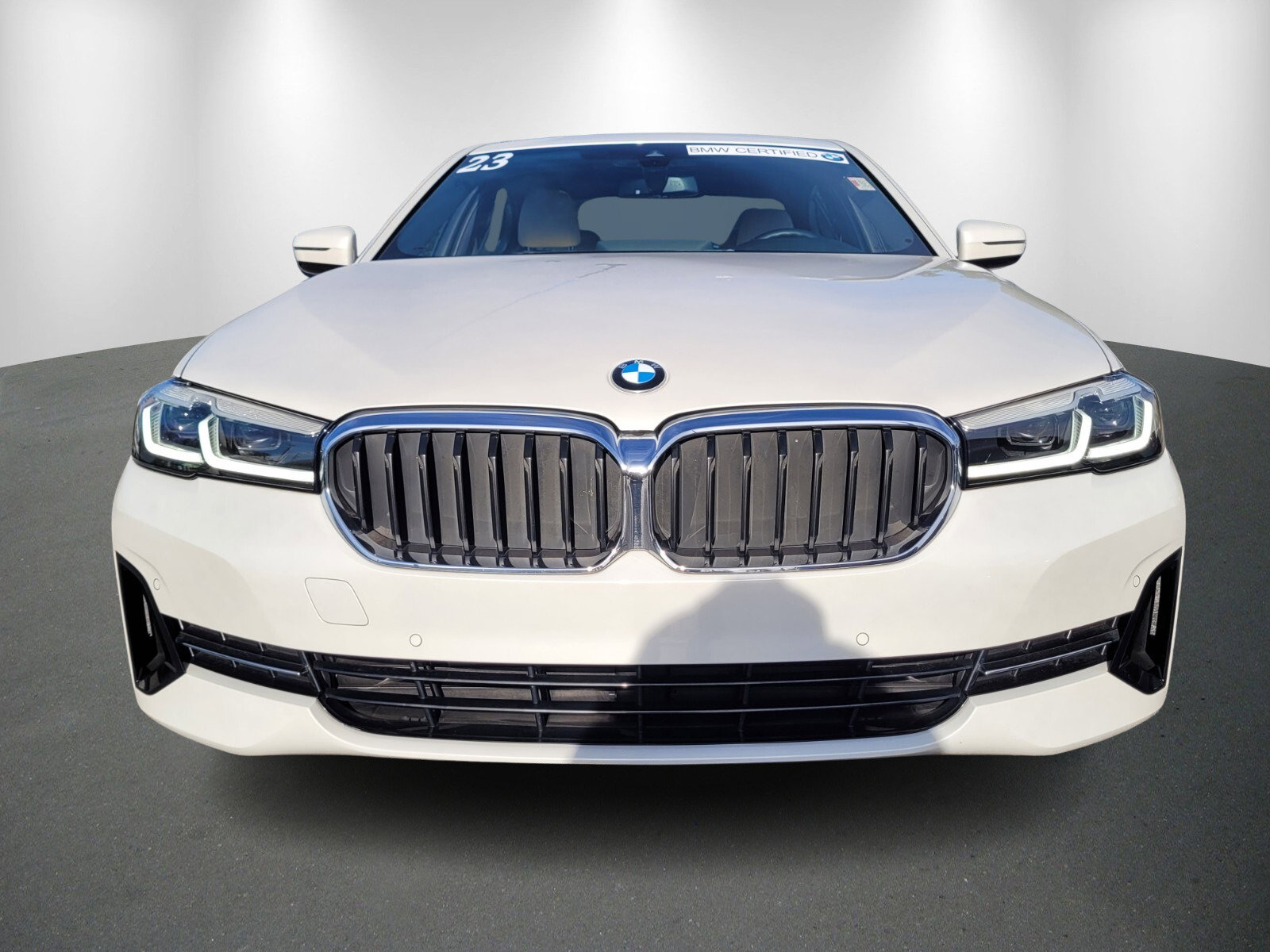 Used 2023 BMW 530i w/ Premium Package image 2