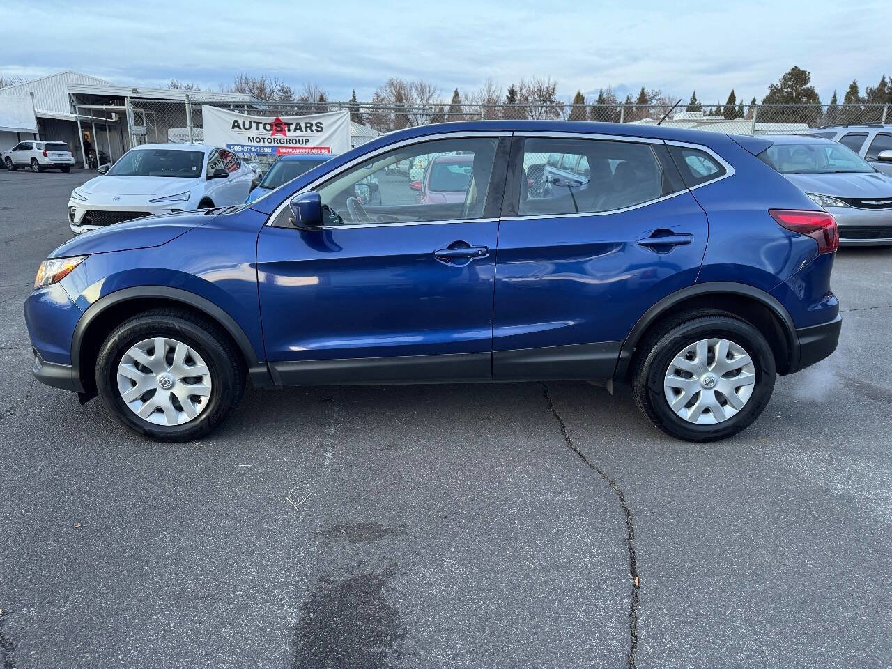 Used 2018 Nissan Rogue Sport S image 2