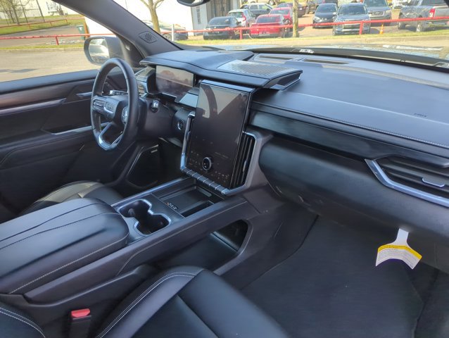 Used 2025 GMC Acadia Elevation w/ Elevation Premium Package image 23