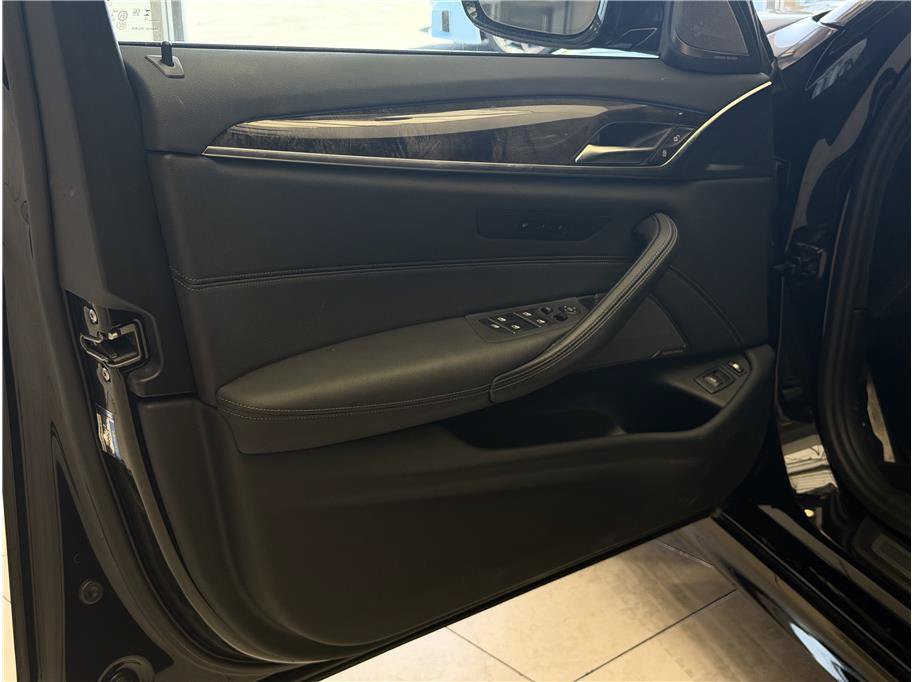 Used 2023 BMW 530e w/ M Sport Package RWD image 14