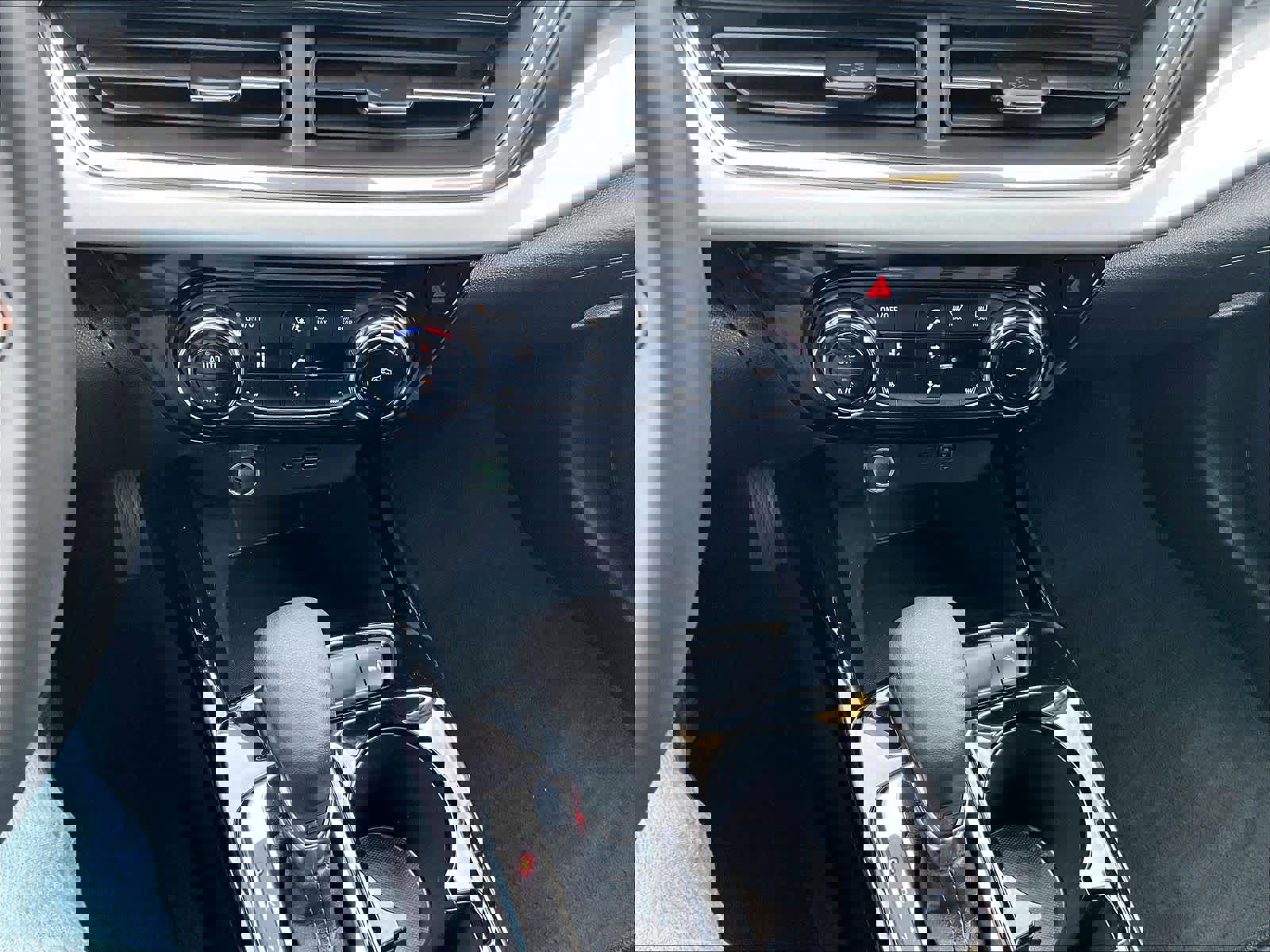 Used 2025 Chevrolet Trax LT w/ LT Convenience Package image 27