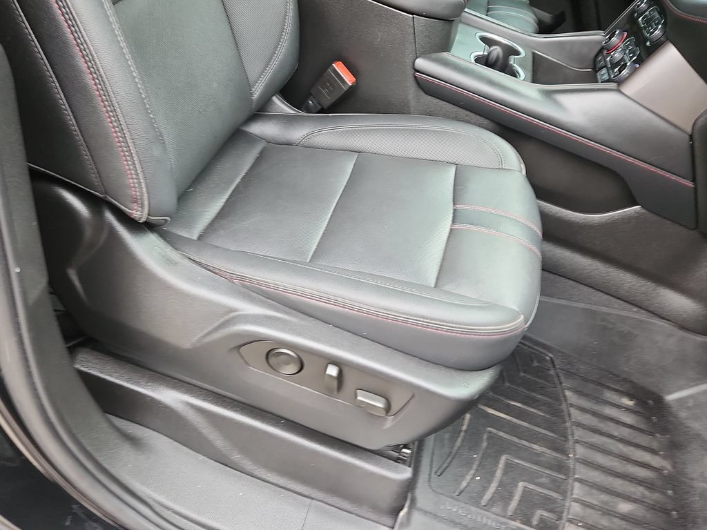 Used 2022 Chevrolet Suburban RST w/ Sport Performance Package AWD/4WD image 15