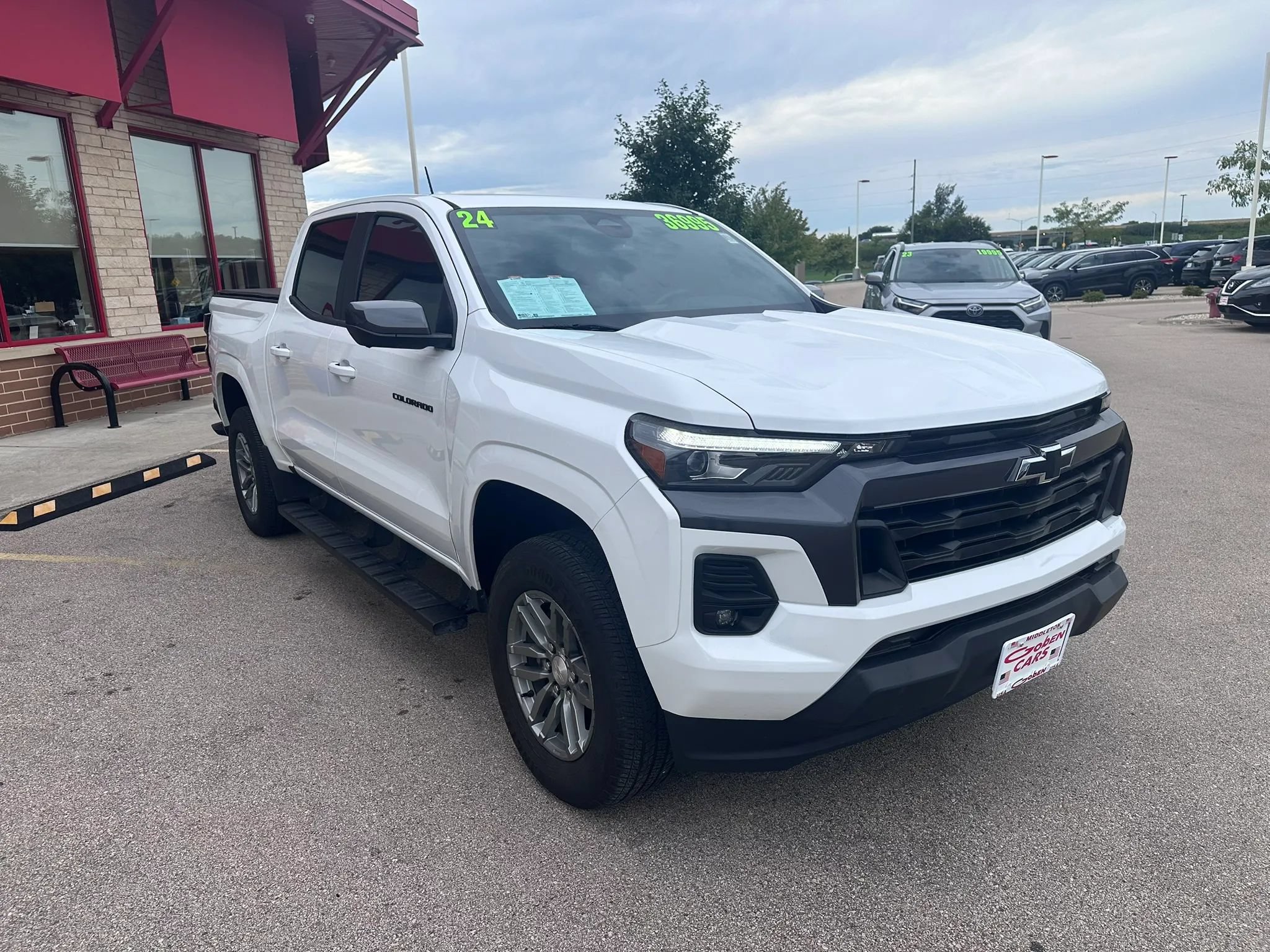 Used 2024 Chevrolet Colorado LT w/ LT Convenience Package III AWD/4WD image 3