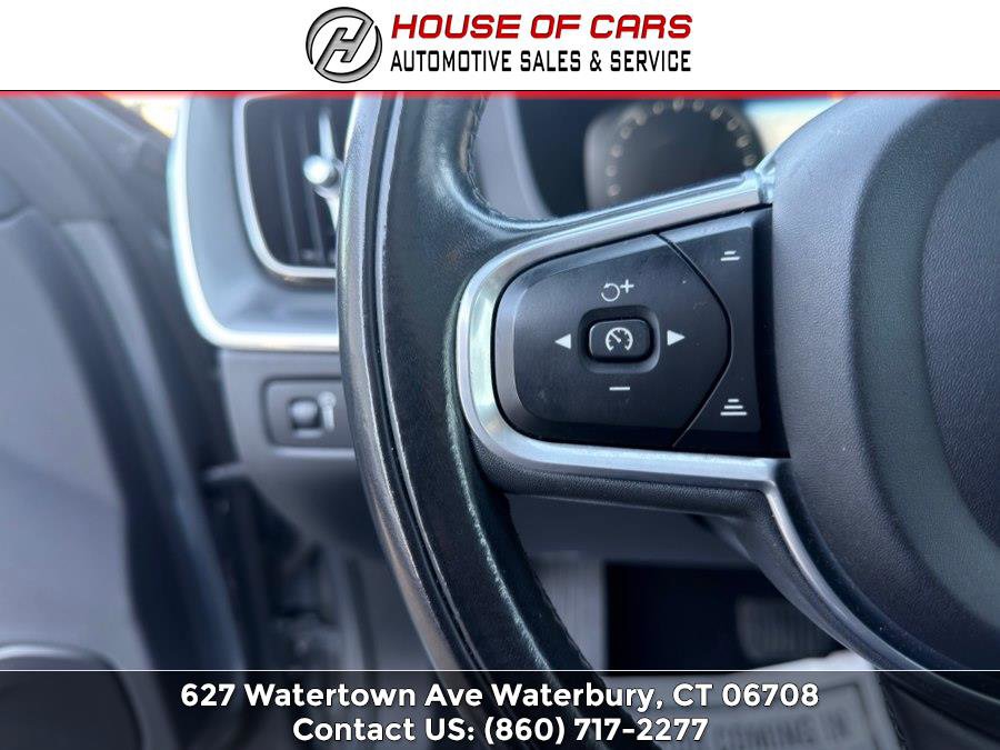 Used 2018 Volvo XC60 T5 Momentum w/ Vision Package image 24