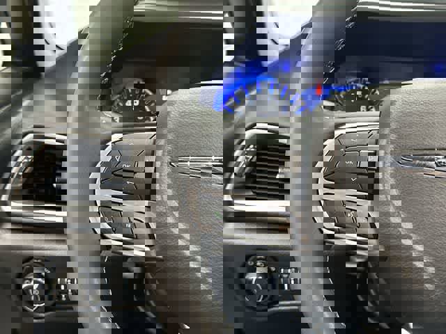 Used 2025 Chrysler Pacifica Select image 17